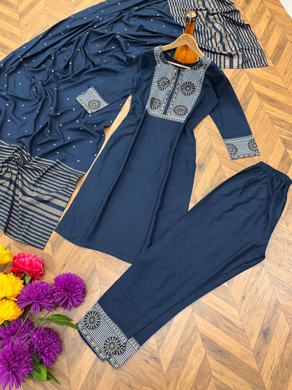 Reyon Embroidered Set