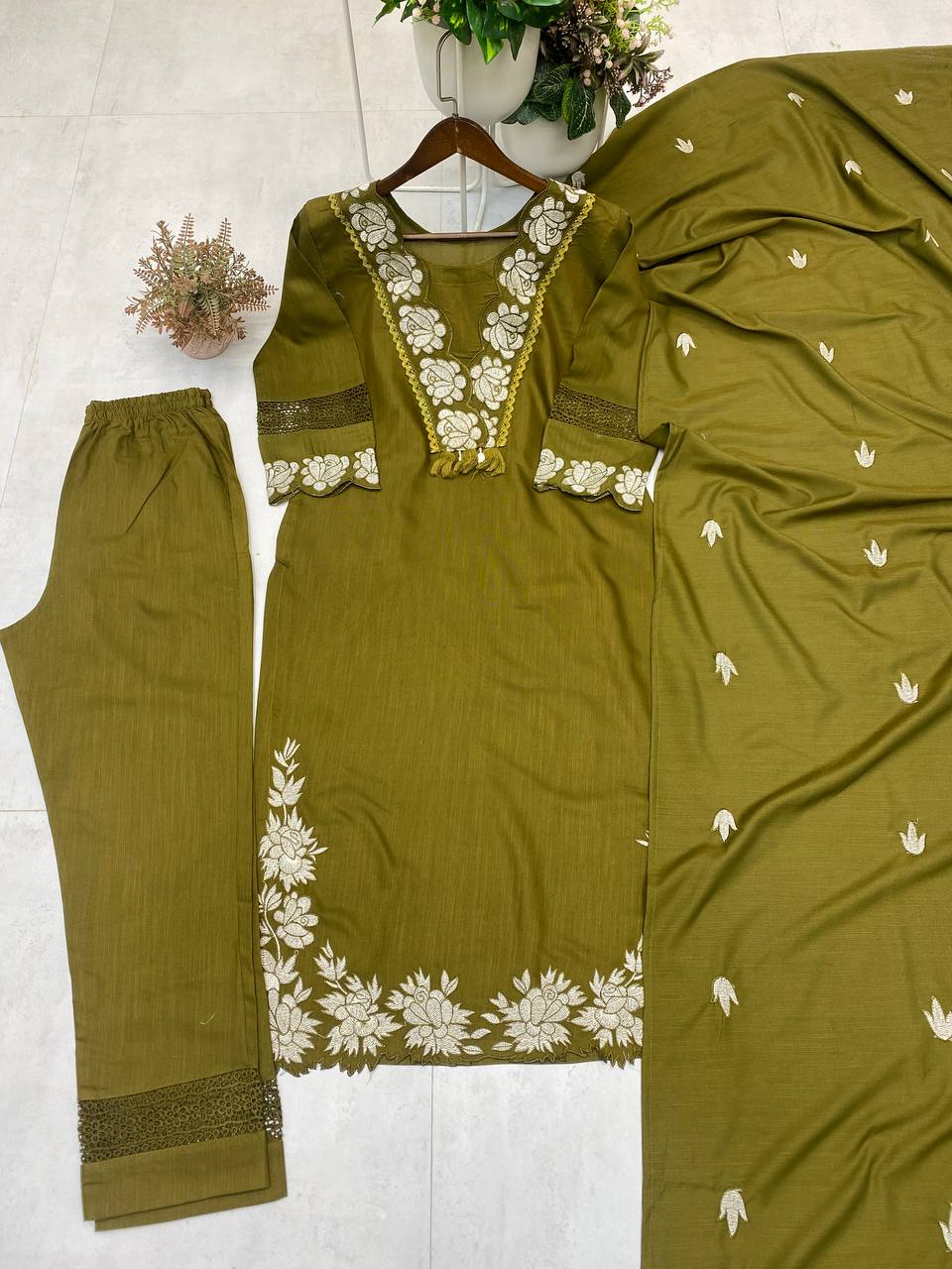 Graceful Everyday Wear with Designer Touch – Premium Reyon Slub Cotton Suit Set