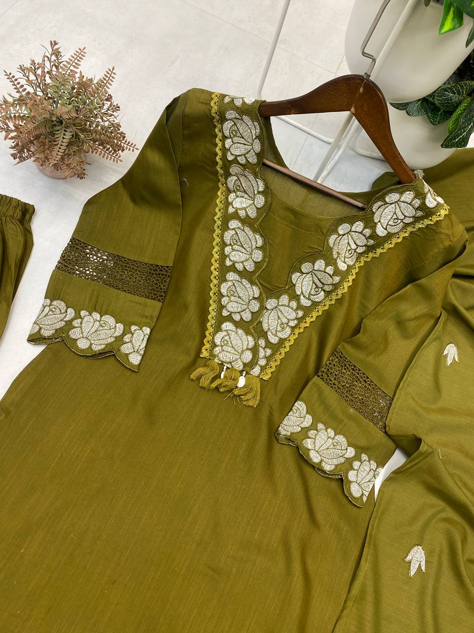 Graceful Everyday Wear with Designer Touch – Premium Reyon Slub Cotton Suit Set