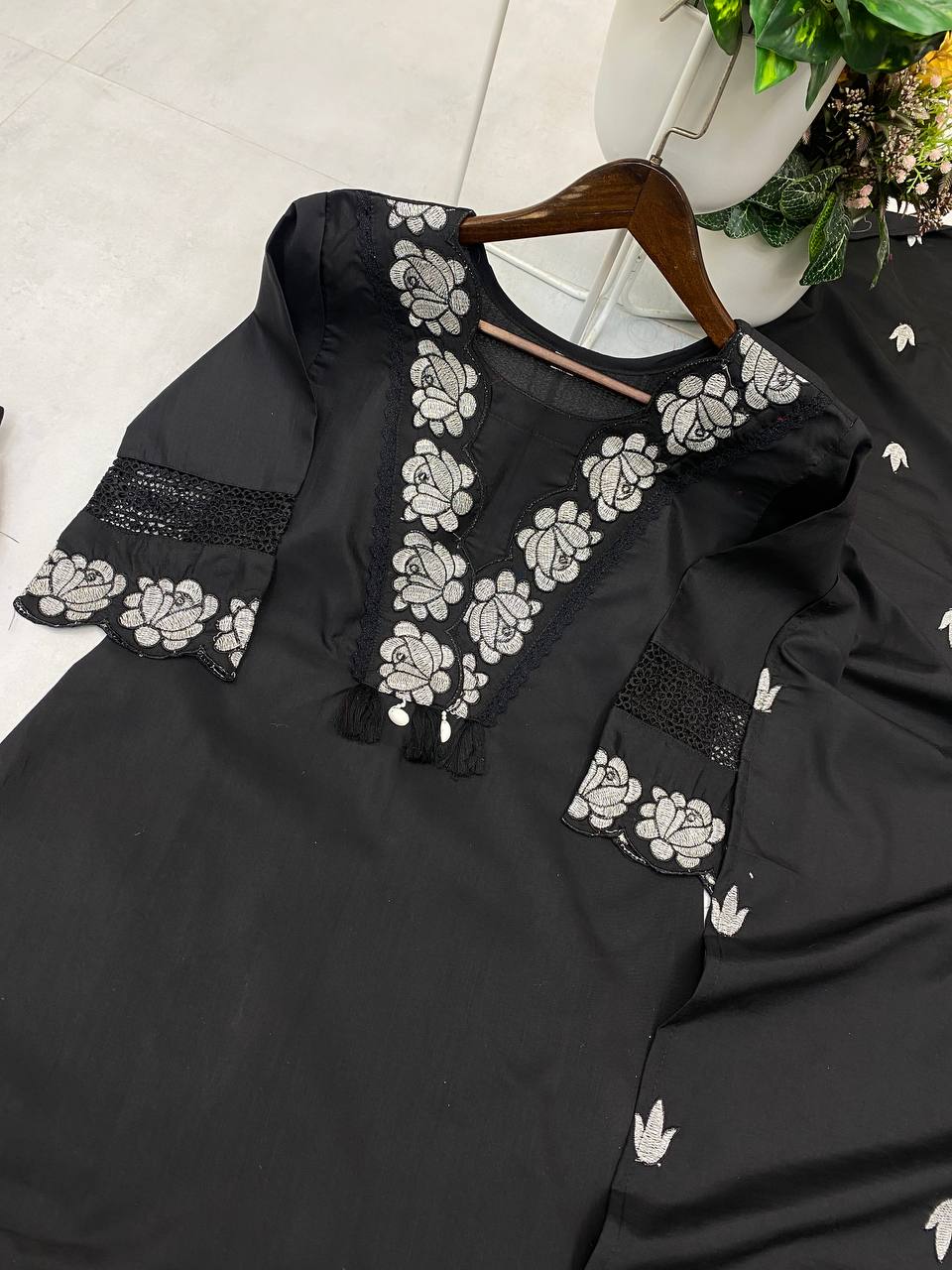 Graceful Everyday Wear with Designer Touch – Premium Reyon Slub Cotton Suit Set