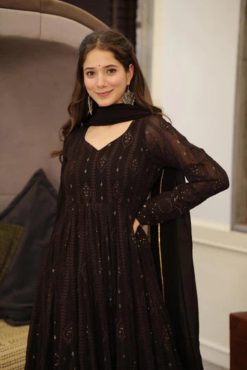 MAHIRA’S RED and BLACK SUIT SET