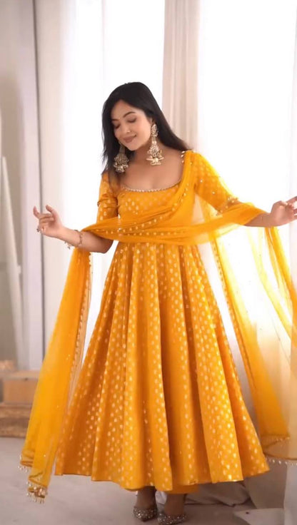 Sitara Chanderi Jacquard Kurta Pant Dupatta Set