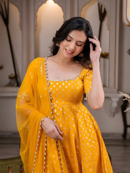 Sitara Chanderi Jacquard Kurta Pant Dupatta Set