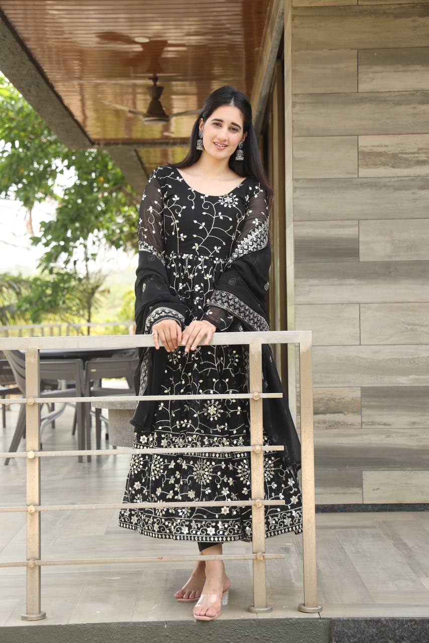 NOOR’S BLACK COLOURED SUIT