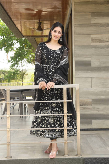 NOOR’S BLACK COLOURED SUIT