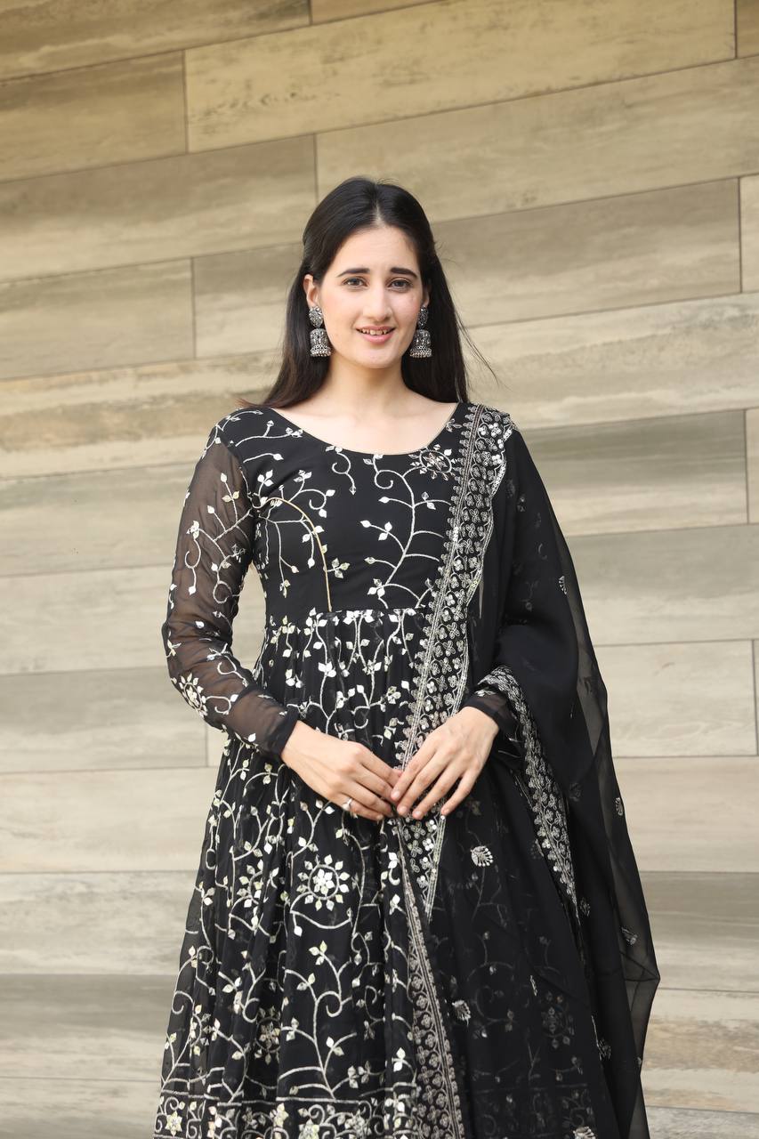 NOOR’S BLACK COLOURED SUIT