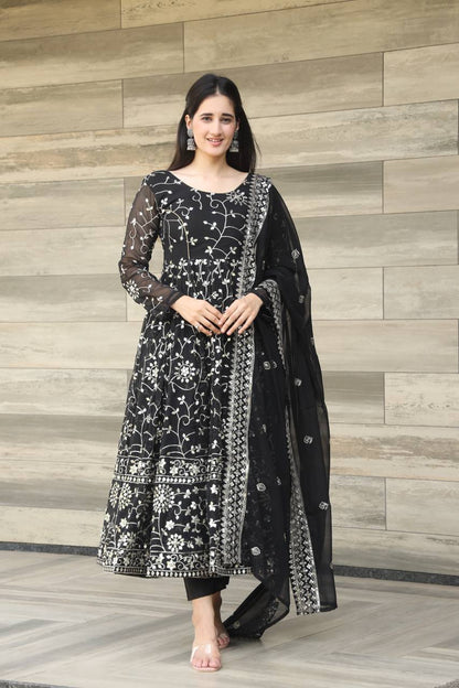 NOOR’S BLACK COLOURED SUIT