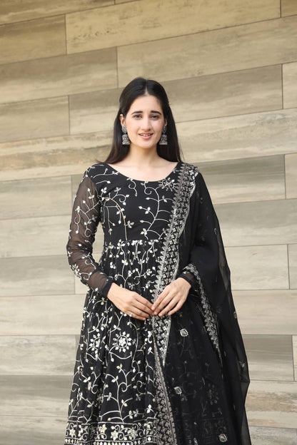 NOOR’S BLACK COLOURED SUIT