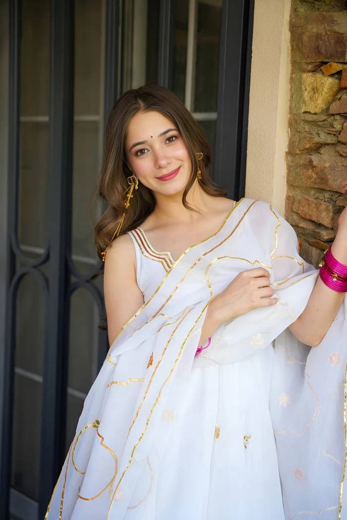 Navrissa Faux Georgette Glint Kurta Set