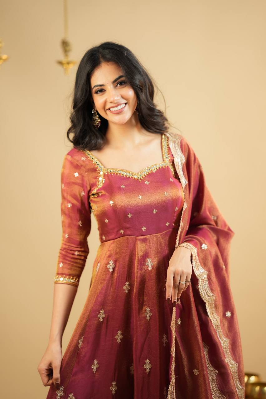 Kiyana’s Cosmo Slit Anarkali Premium Suit Set