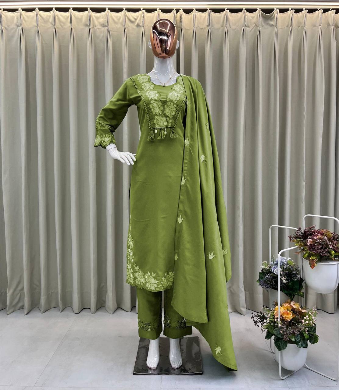 Graceful Everyday Wear with Designer Touch – Premium Reyon Slub Cotton Suit Set