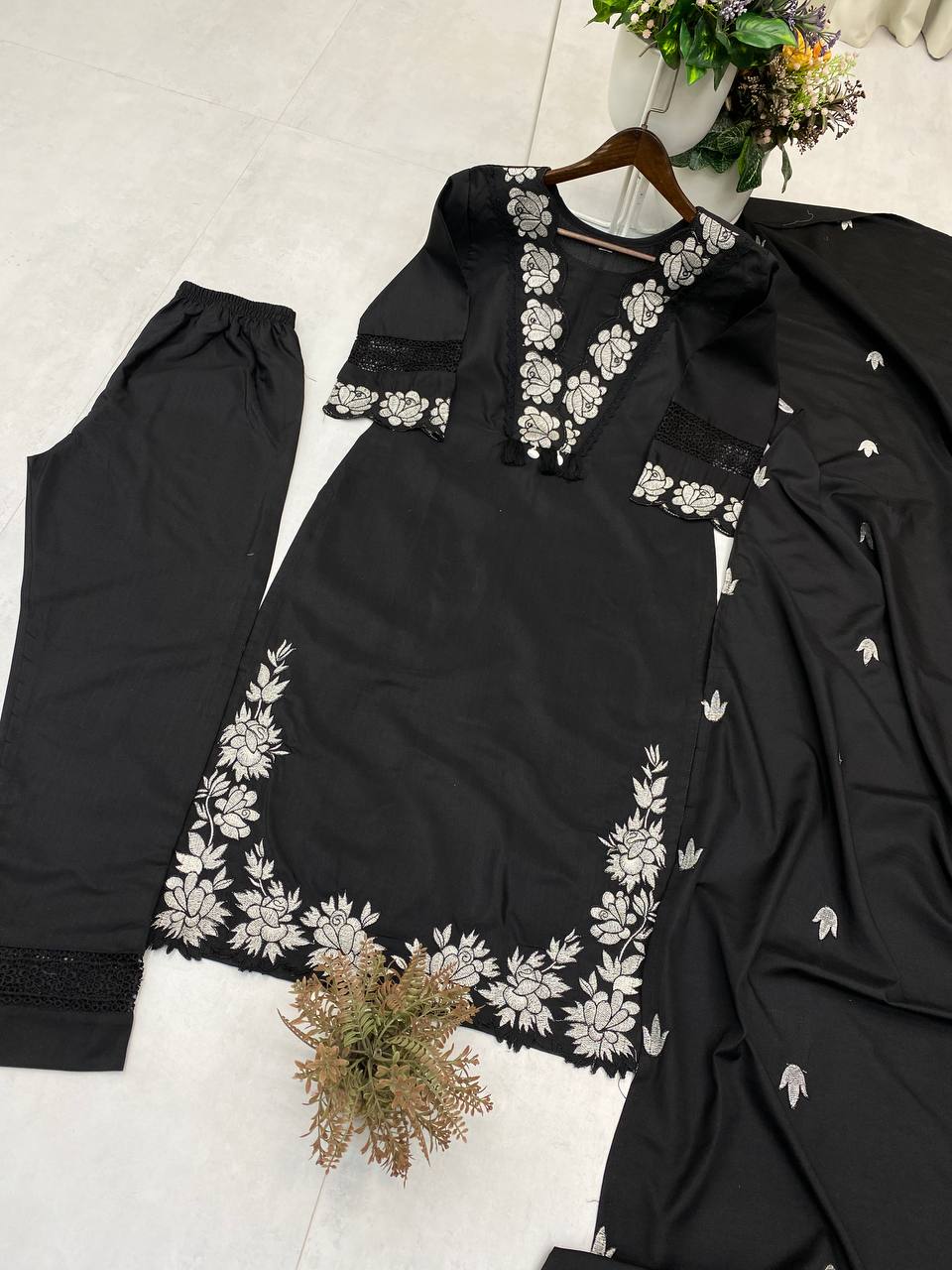 Graceful Everyday Wear with Designer Touch – Premium Reyon Slub Cotton Suit Set