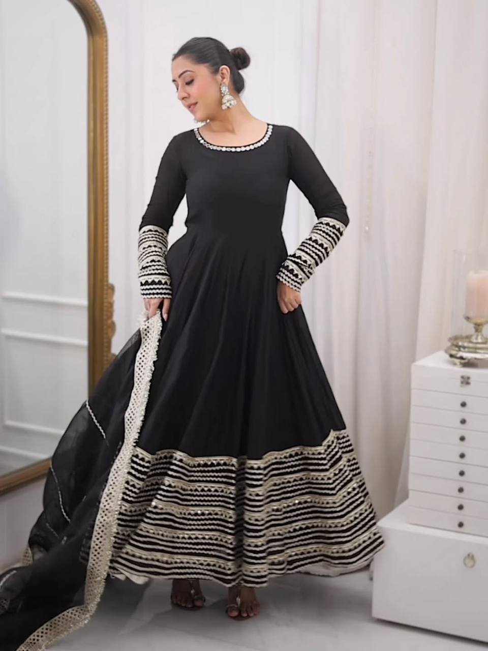 Aafreen Noor Black Color Embroidered Work Anarkali Suit Set