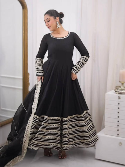 Aafreen Noor Black Color Embroidered Work Anarkali Suit Set