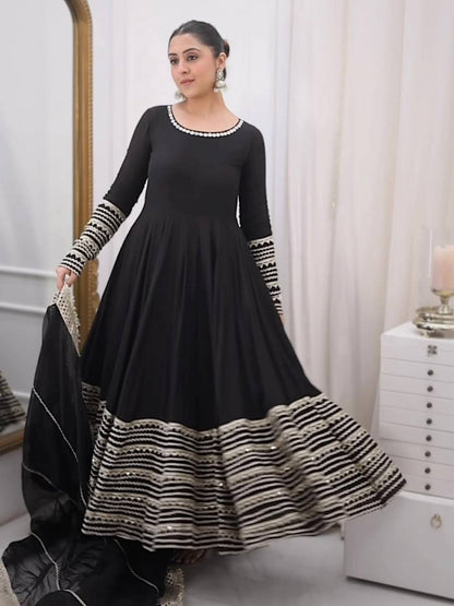 Aafreen Noor Black Color Embroidered Work Anarkali Suit Set