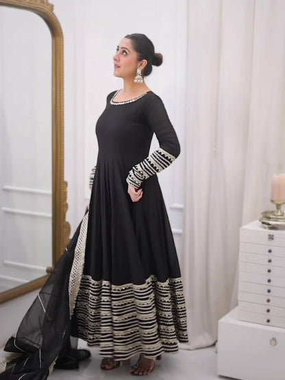 Aafreen Noor Black Color Embroidered Work Anarkali Suit Set