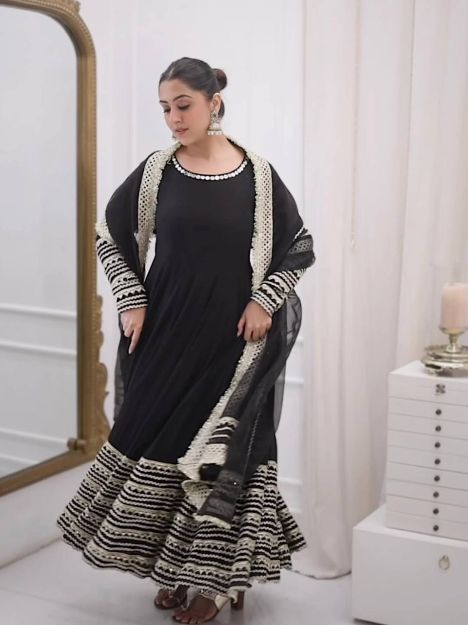 Aafreen Noor Black Color Embroidered Work Anarkali Suit Set