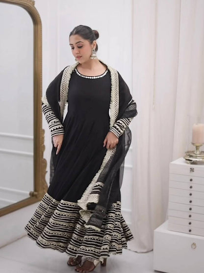 Aafreen Noor Black Color Embroidered Work Anarkali Suit Set