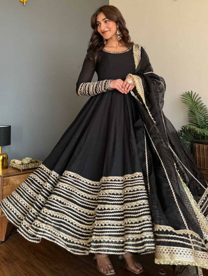 Aafreen Noor Black Color Embroidered Work Anarkali Suit Set