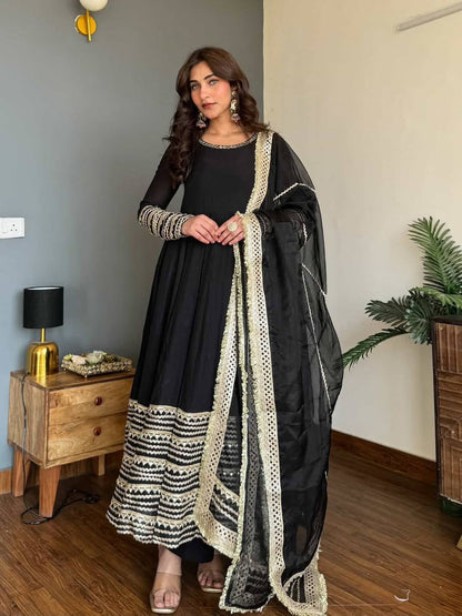 Aafreen Noor Black Color Embroidered Work Anarkali Suit Set